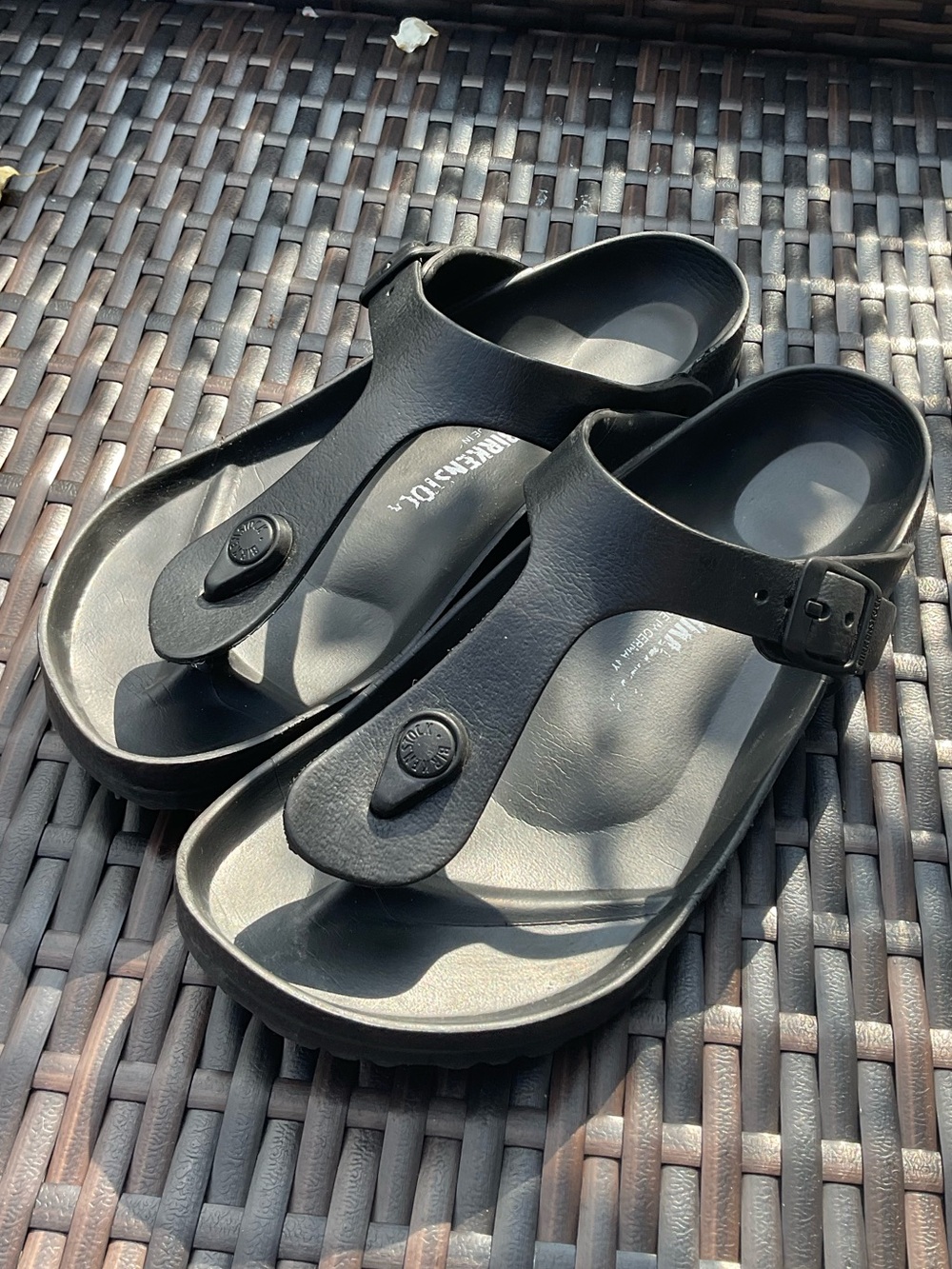 Birkenstock Gizeh EVA Sandals Black. In Very Good Condition. Women’s 7.5.